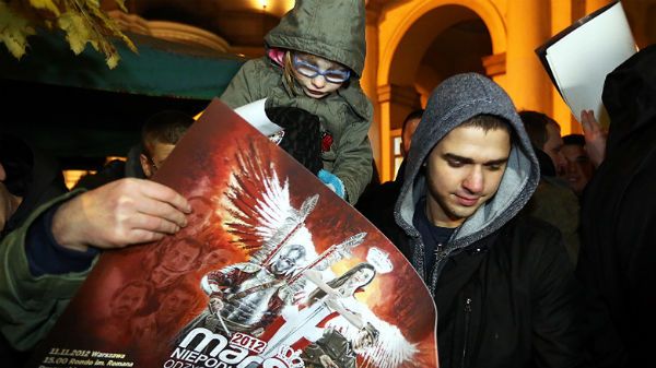 Akcja rozdawania plakatów i wlepek Marszu Niepodległości