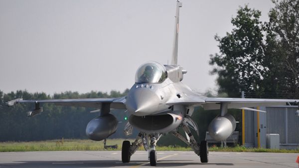F-16 w bazie lotniczej w Łasku