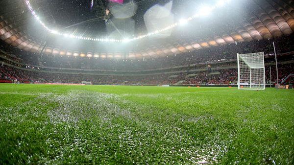 Stadion Narodowy w deszczu przed meczem eliminacyjnym piłkarskich mistrzostw świata Polska-Anglia