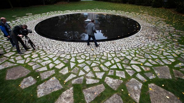 Pomnik upamiętniający pomordowanych Romów i Sinti