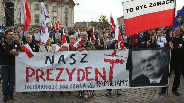 Uczestnicy marszu "Obudź się Polsko"