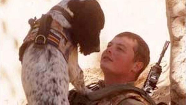 Theo i kapral Liam Tasker