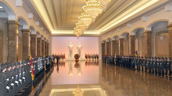 Kim Dzong Il spoczywa w Pałacu Kumsusan w Phenianie