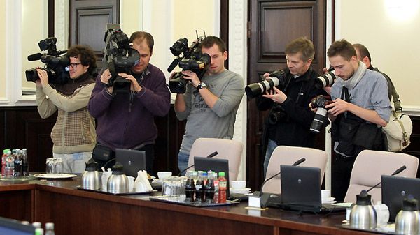 Fotoreporterzy przed posiedzeniem rządu