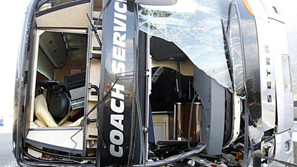 Autobus wywrócił się na autostradzie