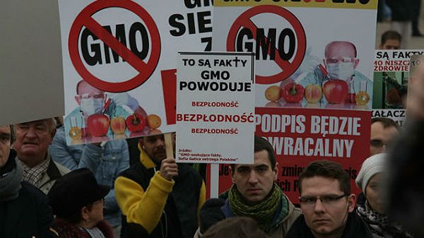 Przeciwnicy GMO przed Pałacem Prezydenckim