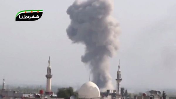 Dym po ostrzale przedmieść Damaszku