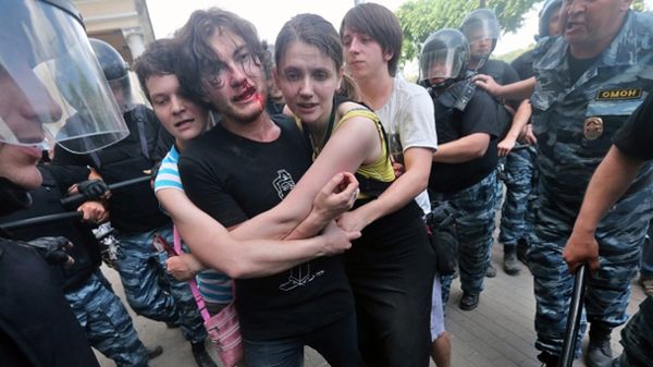 Jedna z ofiar przeciwników homoseksualizmu w Petersburgu