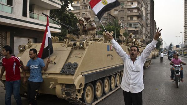 Armia na ulicach Egiptu