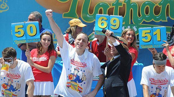 Zwycięzca konkursu Joe Chestnut (w środku)