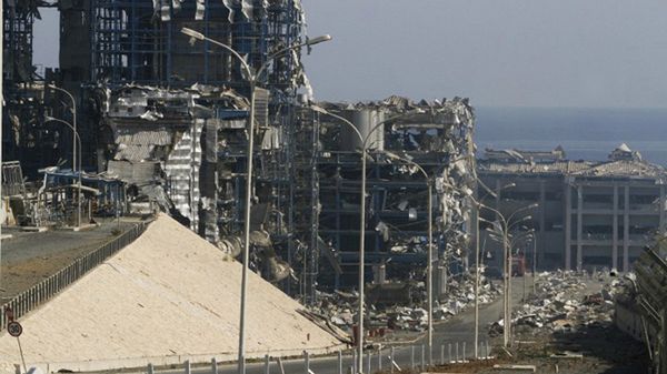 Zniszczenia po wybuchu wielkiego składu amunicji na Cyprze w lipcu 2011 roku