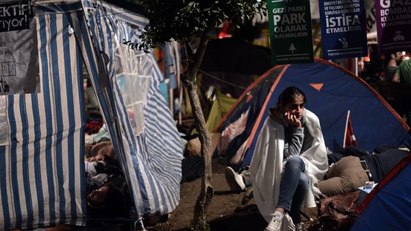 Obozowisko demonstrantów w przylegającym do placu Taksim parku Gezi