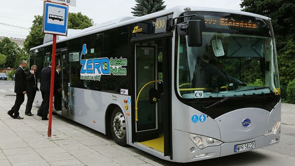 Pierwszy w Polsce elektryczny autobus miejski z Chin przekazano do testów MZA