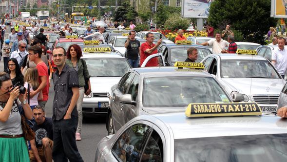 Do protestu włączyli się taksówkarze