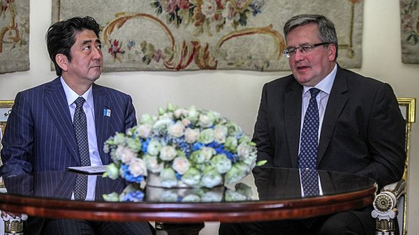 Shinzo Abe i Bronisław Komorowski