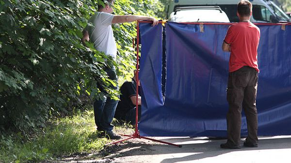 Policja zabezpiecza ślady na miejscu zdarzenia