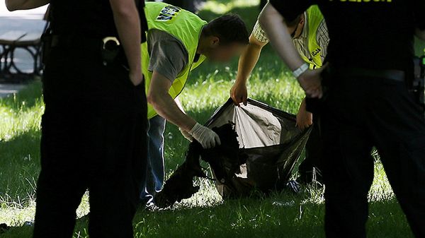 Policjanci prowadzą dochodzenie w miejscu gdzie podpalił się 56-letni mężczyzna