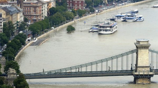 Budapeszt z niepokojem czeka na falę powodziową