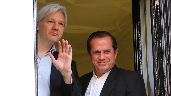 Julian Assange i szef MSZ Ekwadoru Ricardo Patino