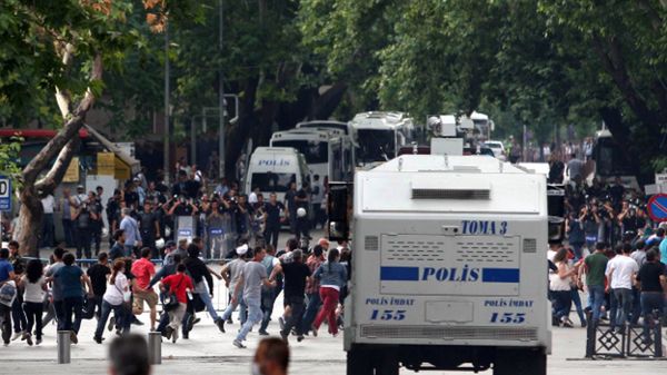 Policja rozpędza protest w Ankarze