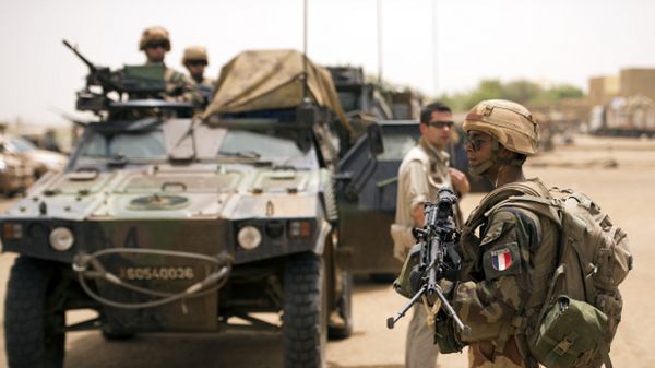 Francuskie wojsko patroluje Goa