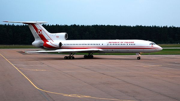 Polski Tu-154M o numerze bocznym 102. Bliźniaczy samolot, tylko o numerze 101, rozbił się w Smoleńsku
