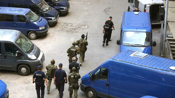 Andrzej Z. wychodzi z sądu - został uniewinniony przez sędziego ws. zabójstwa gen. Papały