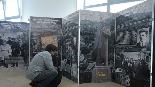Wystawa "Polacy-Ukraińcy 1943-1945" "Antypolska akcja" OUN i UPA Bandery. Rzeź wołyńsko-galicyjska w dokumentach ukraińskich"