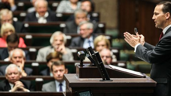Minister spraw zagranicznych Radosław Sikorski podczas debaty nad projektem uchwały upamiętniającej zbrodnię wołyńską
