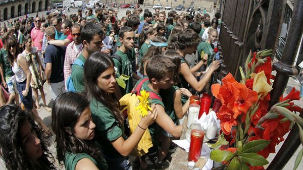 Hiszpanie upamiętniają ofiary tragedii kolejowej pod Santiago de Compostela