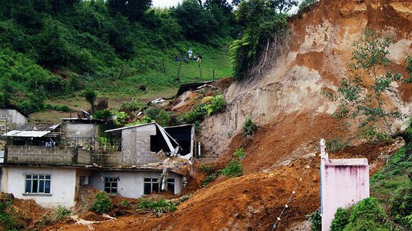 Wybrzeża Meksyku nawiedził huragan Ingrid i sztorm tropikalny Manuel