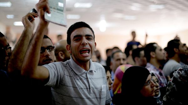 Palestyński student na zablokowanym przejściu granicznym w Rafah