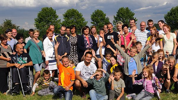 Prezydentowa Anna Komorowska podczas spotkania z dziećmi z fundacjiprzebywającymi na wypoczynku w Imiołkach