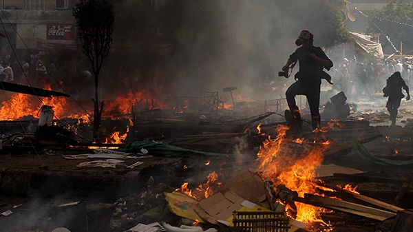 Fotoreporter podczas protestów w Kairze