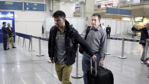 Od lewej: David Miranda i jego partner Glenn Greenwald