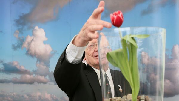 Nowa odmiana tulipana imienia "Generał Stanisław Maczek". Tulipan ochrzczony został przez syna generała Stanisława Maczka, prof. Andrzeja Maczka