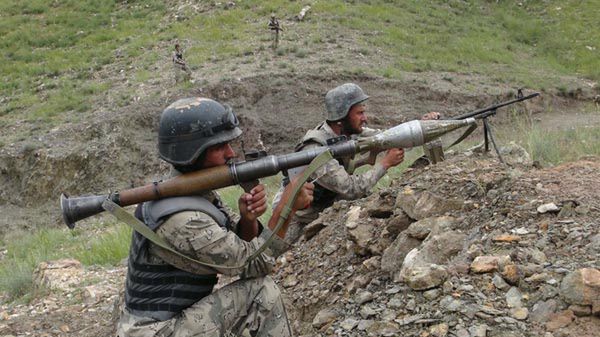 Afgańczycy na posterunku przy granicy z Pakistanem