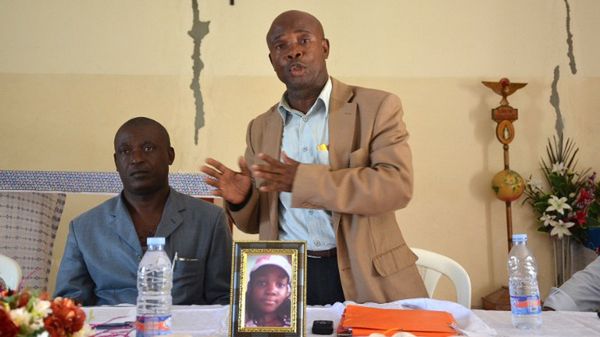 Jean-Elvis Ebang Ondo ze Stowarzyszenia na rzecz Zapobiegania Rytualnym Zbrodniom oraz Emmanuel Mba Bekale, ojciec dziewczynki, która została zamordowana