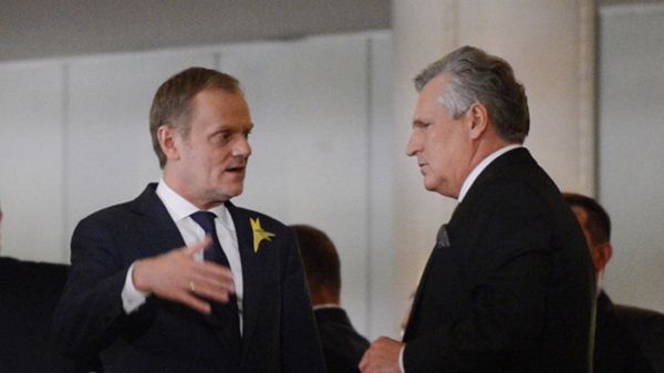 Premier Donald Tusk i były prezydent Aleksander Kwaśniewski podczas koncertu galowego Izraelskiej Orkiestry Filharmonicznej w Teatrze Wielkim-Operze Narodowej w Warszawie
