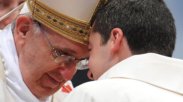 Papież Franciszek wyświęcił w Watykanie 10 nowych księży