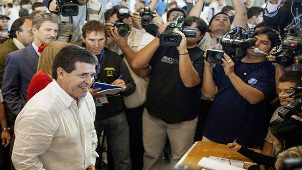 Horacio Cartes ze swoimi wyborcami