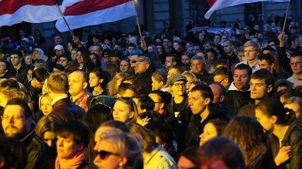 Publiczność zgromadzona na koncercie "Solidarni z Białorusią"