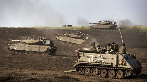 Manewry izraelskich wojsk na Wzgórzach Golan, niedaleko granicy z Syrią, 6 maja 2013 r.