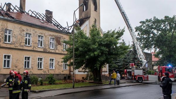 Spalony kościół w Oławie