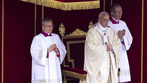 Papież Franciszek podczas mszy kanonizacyjnej