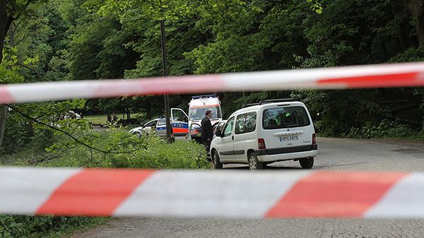 Policja i pogotowie na miejscu wypadku - zdjęcie archiwalne