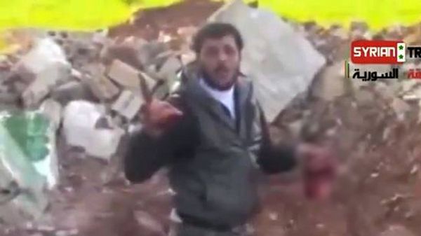 Wideo ukazuje rzekomo rebelianta Chalida el-Hamada, znanego również pod imieniem Abu Sakkar