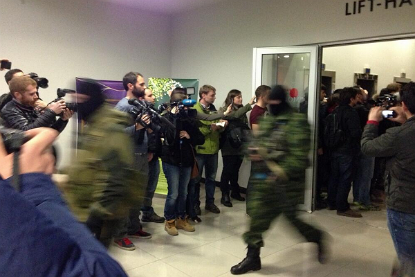 Ukraina: uzbrojone i zamaskowane służby przeszukały hotel dziennikarzy w krymskim Symfereopolu