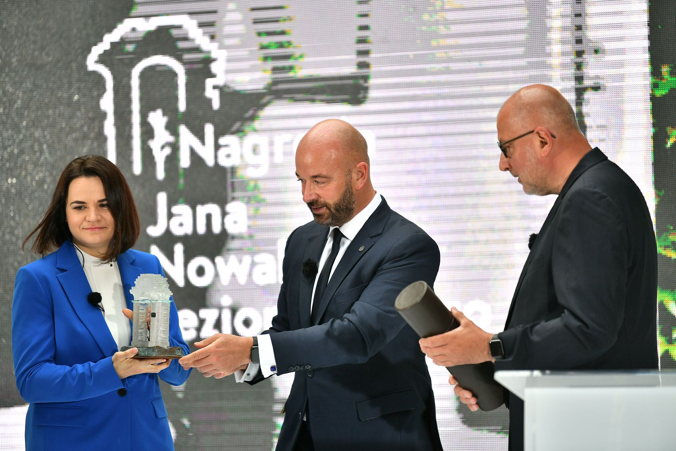 W piątek we Wrocławiu odbyła się gala, w trakcie której wręczono Nagrodę Jana Nowaka-Jeziorańskiego. W tym roku tym prestiżowym wyróżnieniem wynagrodzone zostały Swietłana Cichanouska, Maryja Kalesnikawa i Wołha Kawalkowa. Od kilku miesięcy walczą one o demokrację na Białorusi.