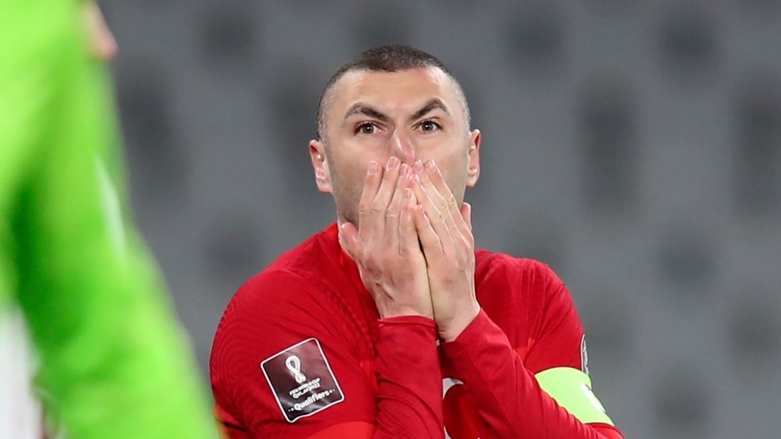 Zdjęcie okładkowe artykułu: PAP/EPA / TOLGA BOZOGLU / Na zdjęciu: Burak Yilmaz